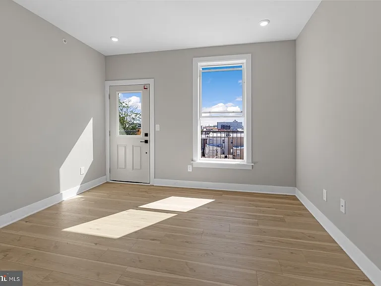 1935 N 2nd St #202 — Photo 11