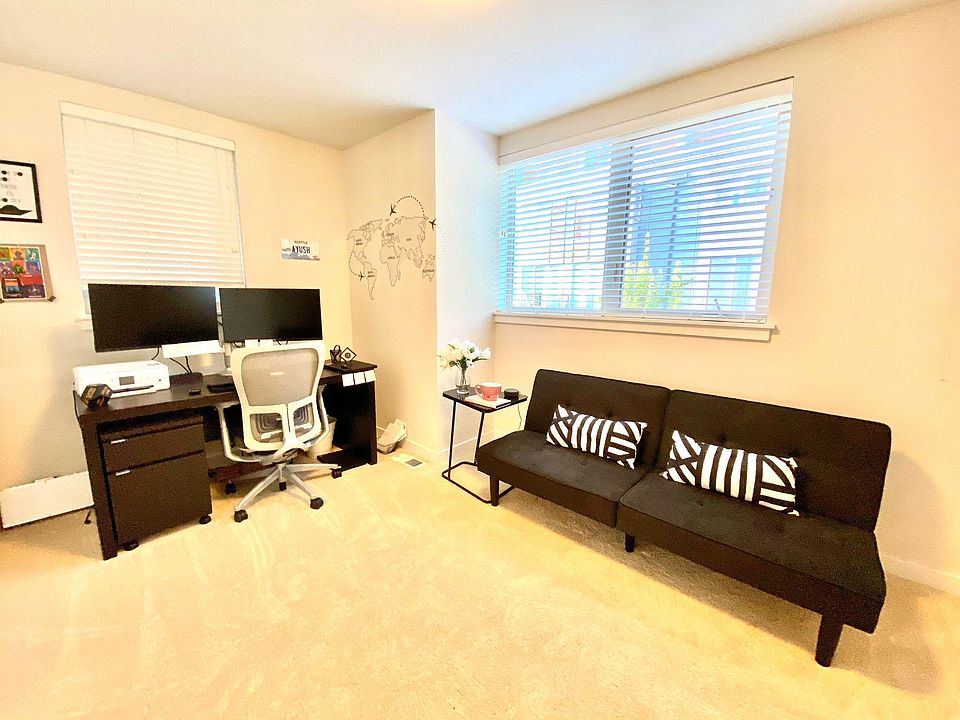 Guest room turned into office