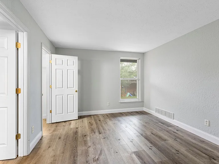 1968 Greenglen Dr #101 — Photo 11