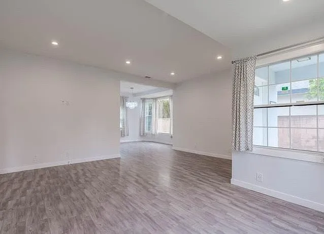 3 bed, 1452 sqft, $4,900 — Photo 2