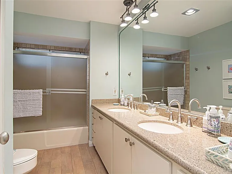 911 E Ave #301 — Photo 10