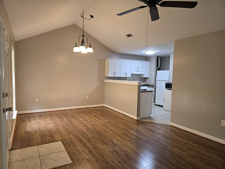 127 Hunt Club Ct — Photo 4