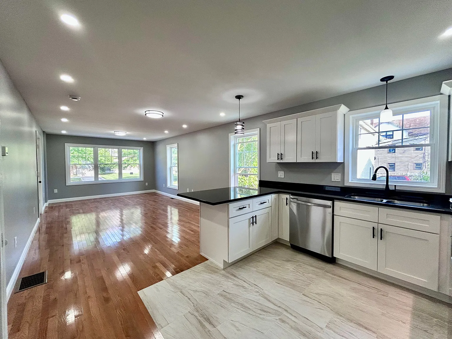 577 Prairie Ave — Photo 1