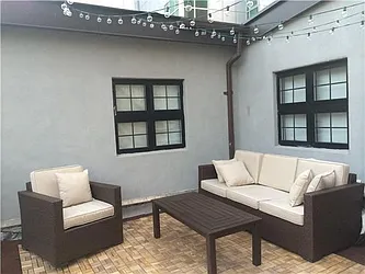 Rented by R New York