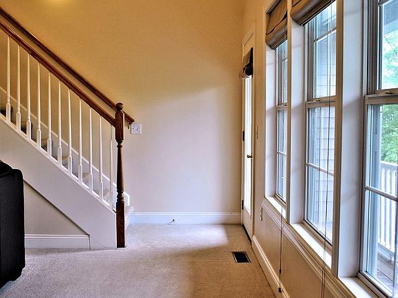 3rd image of 420 Oaktree Blvd