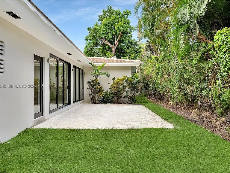 950 Bayamo Ave — Photo 41