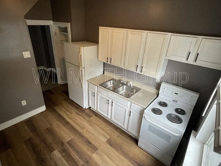 4214 E Washington St — Photo 8