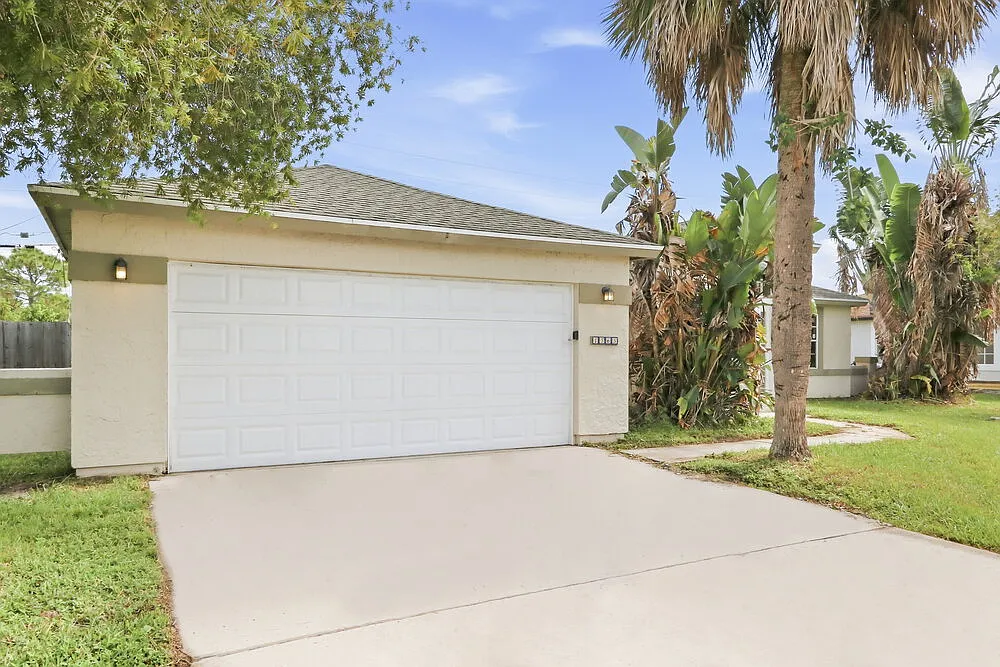 3 bed, 2.0 bath, 1358 sqft, $2,465 — Photo 4
