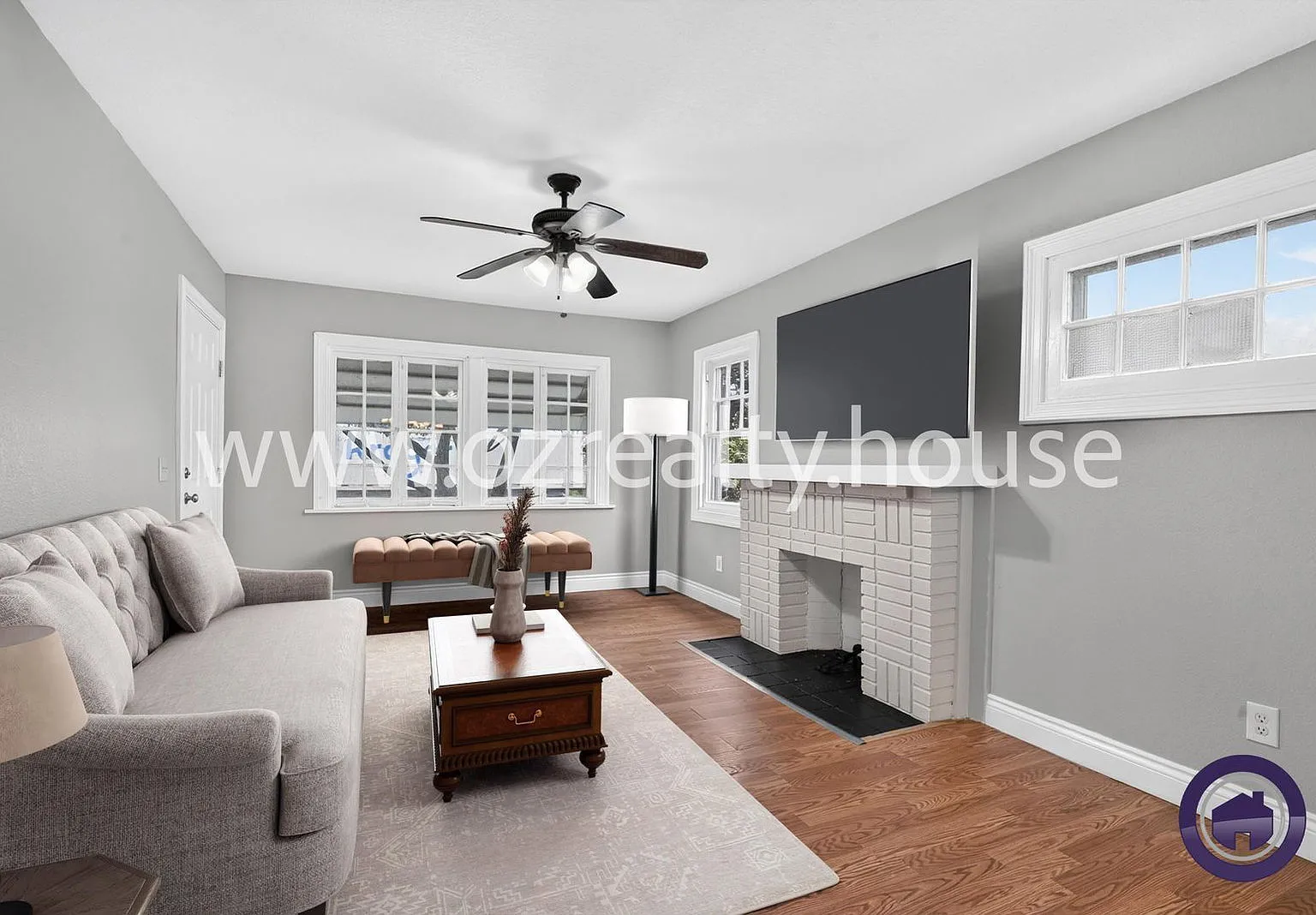 3 bed, 1.0 bath, 1283 sqft, $1,295 — Photo 2