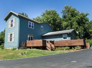 4951 Wakasu Ln, Dubuque, IA 52003