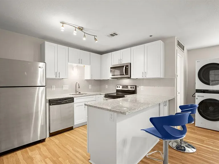 1013 W 23rd St #104 — Photo 3
