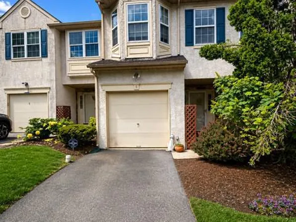 9 Plum Ct, Lafayette Hill, PA 19444