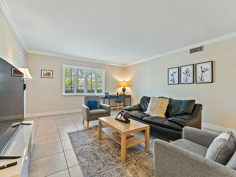 3036 Park Ave — Photo 4