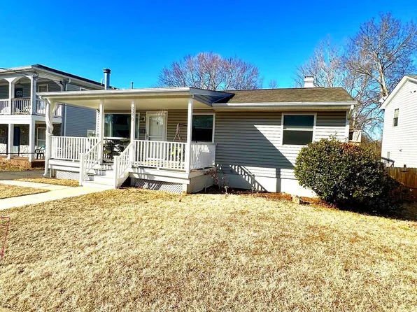 346 Manassas Dr, Manassas Park, VA 20111