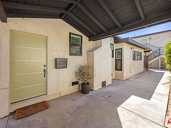 3rd image of 2621 Veteran Ave