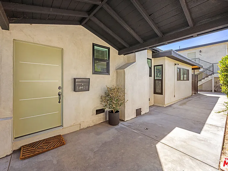 2621 Veteran Ave — Photo 3