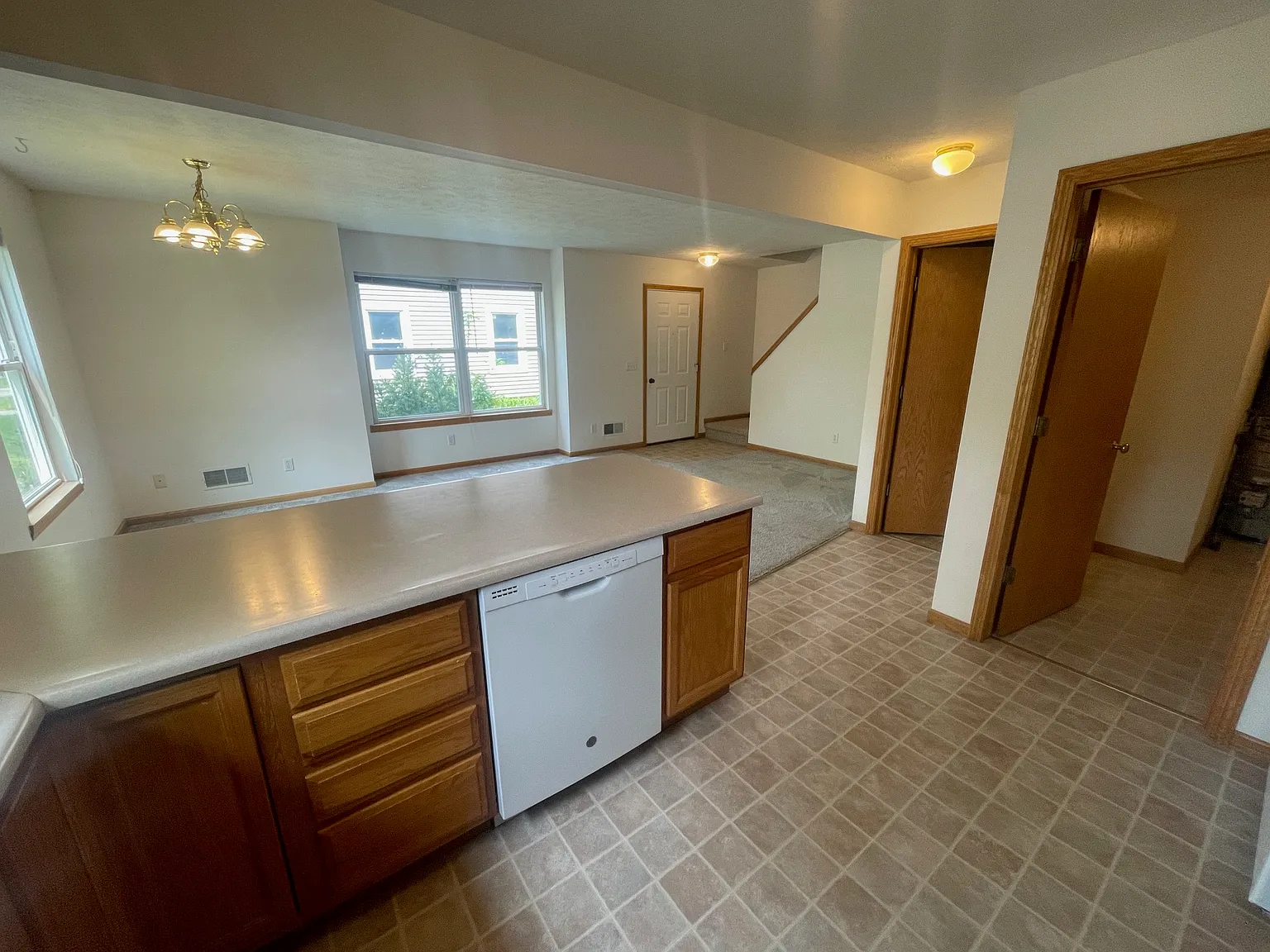 2 bed, 1.5 bath, 1100 sqft, $1,700 — Photo 3