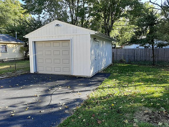 2nd image of 2839 Brownlee Ave