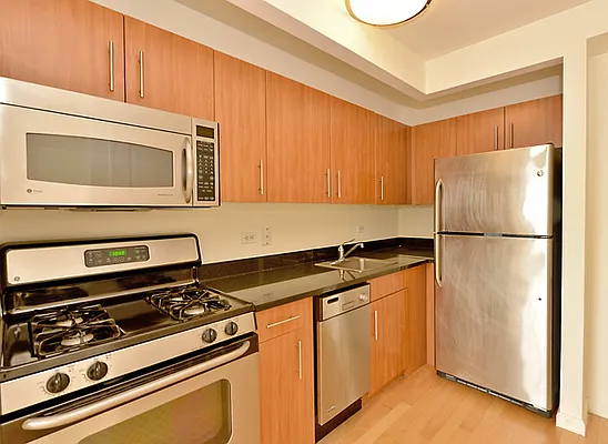 Sold by New York Residence | media 14