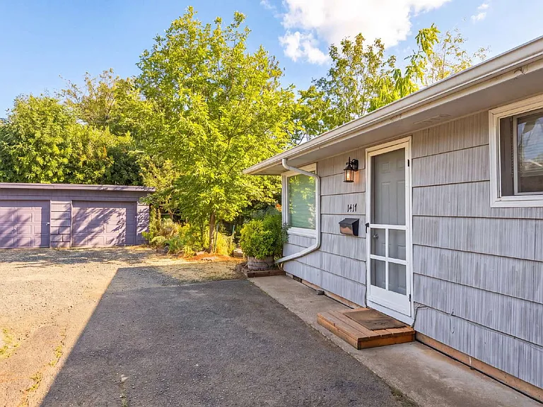 1417 Jefferson St — Photo 3