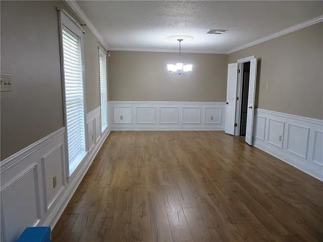 3 bed, 2.0 bath, 1880 sqft, $2,200 — Photo 4