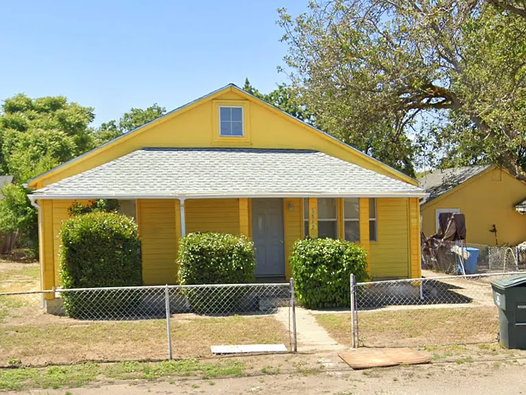 5812 Riverside Dr — Photo 1