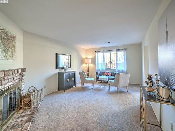 3rd image of 7023 Wineberry Way