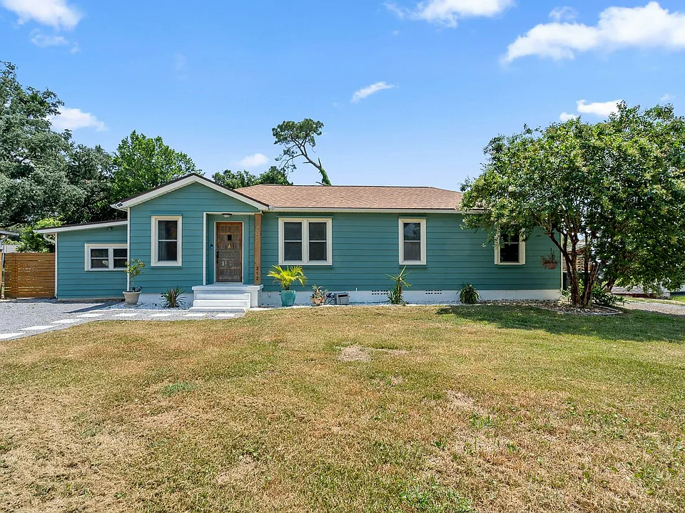 212 SE Kalash Rd
