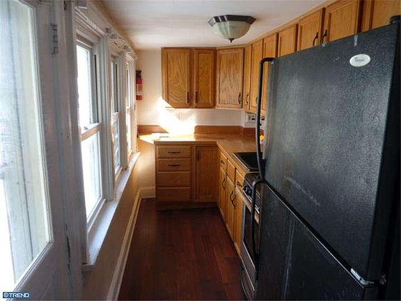 3rd image of 132 Dayton St