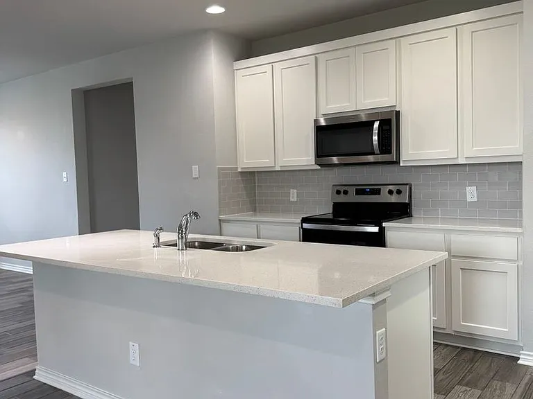 332 McLintock Rd — Photo 11
