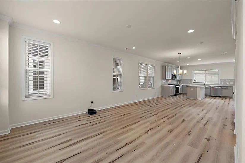 3 bed, 2.5 bath, 1553 sqft, $2,395 — Photo 2