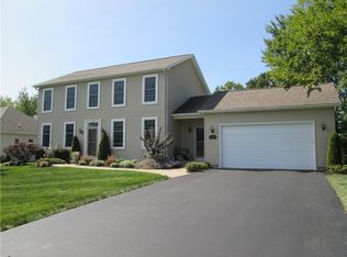 5510 Hartford Dr, Lockport, NY 14094