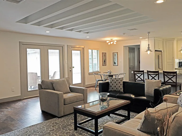 5527 Valkeith Dr — Photo 1