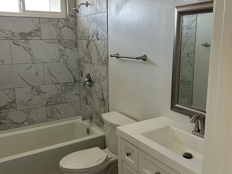628 Riverside St #B — Photo 5