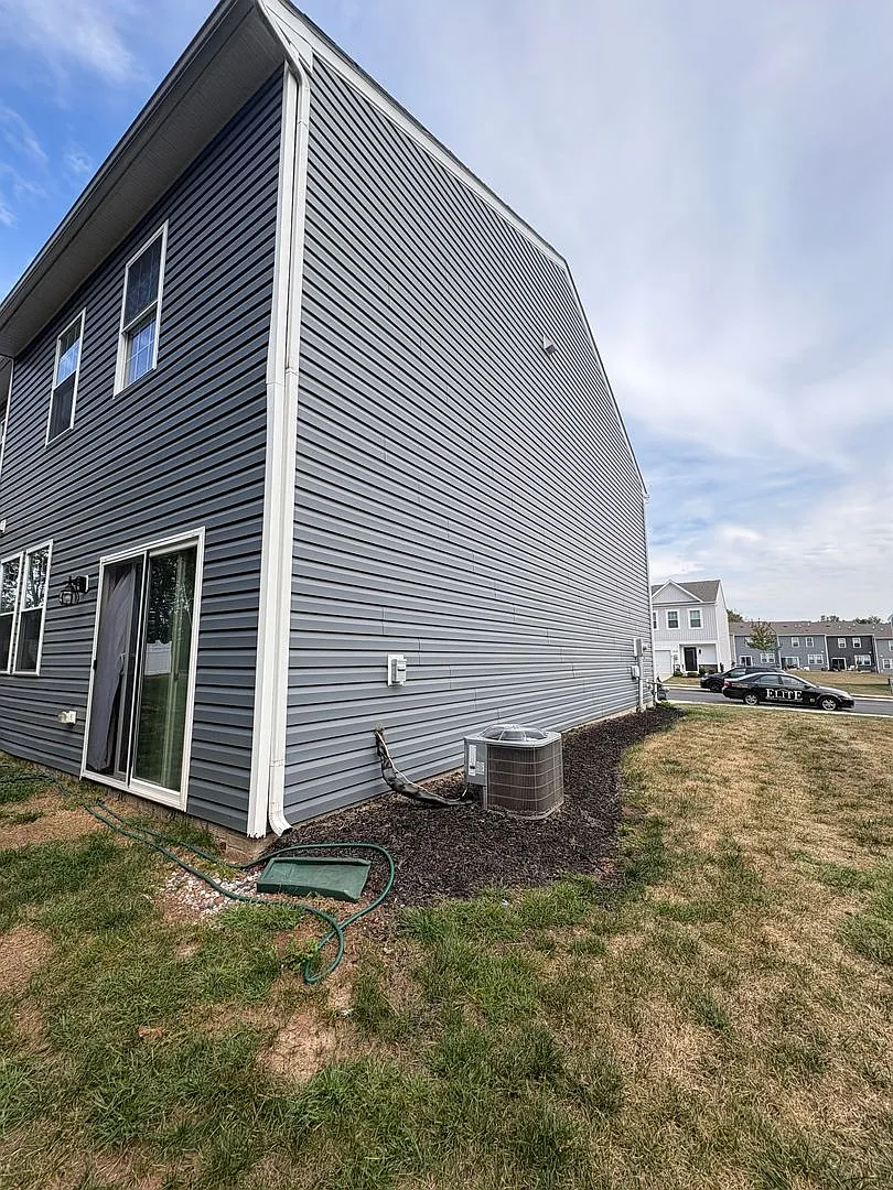 Building Photo - 410 Maple Run Dr