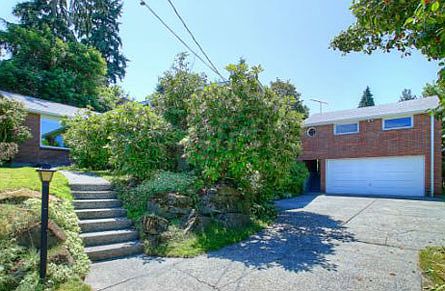 1st image of 10415 Des Moines Dr S
