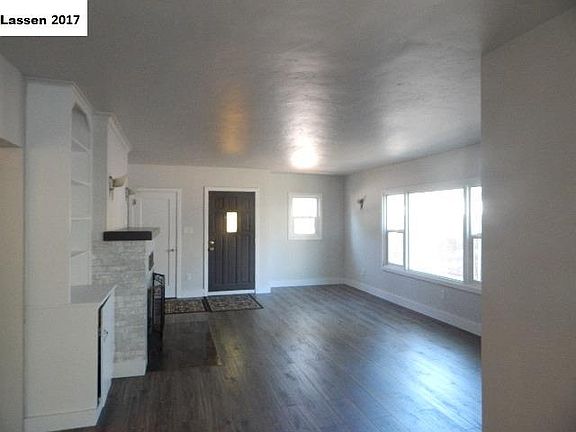 5th image of 135 Ash St