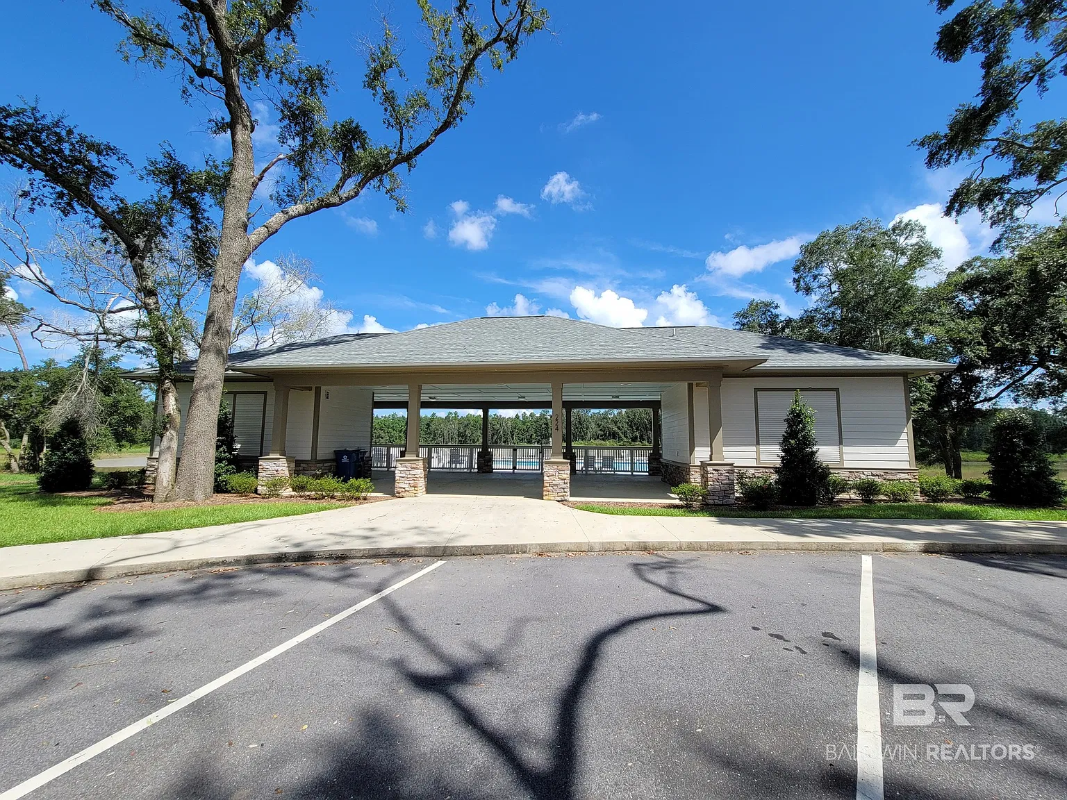 3 bed, 2.0 bath, 1510 sqft, $2,300 — Photo 2