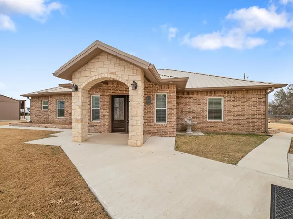 241 E Circle Dr, Coleman, TX 76834