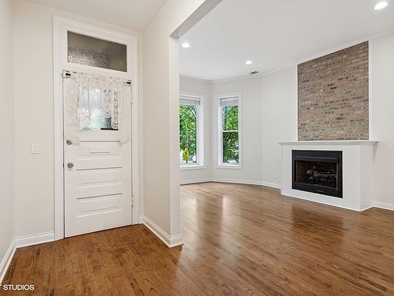 3rd image of 5482 S Woodlawn Ave Unit 2