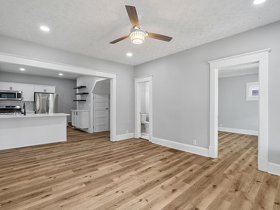 4th image of 612 N Lasalle St