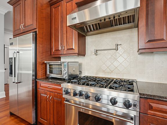 5th image of 2401 N Janssen Ave APT 301