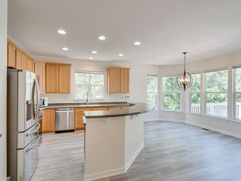 74 Pike Pl — Photo 16