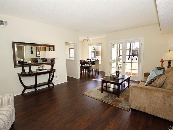 5th image of 330 S Mentor Ave Unit 328