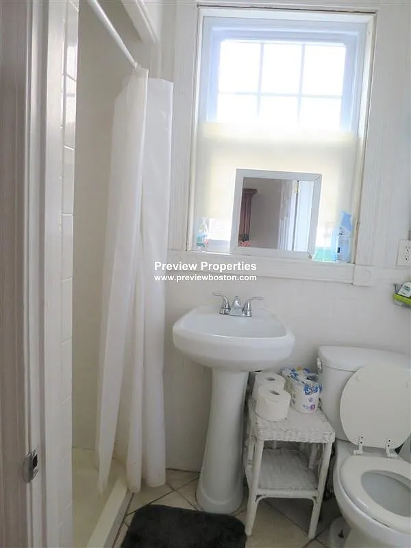 4 bed, 2.0 bath, $4,875 — Photo 3