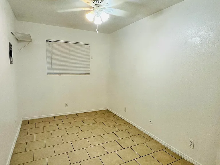 8200 Copper Ave NE #A — Photo 30