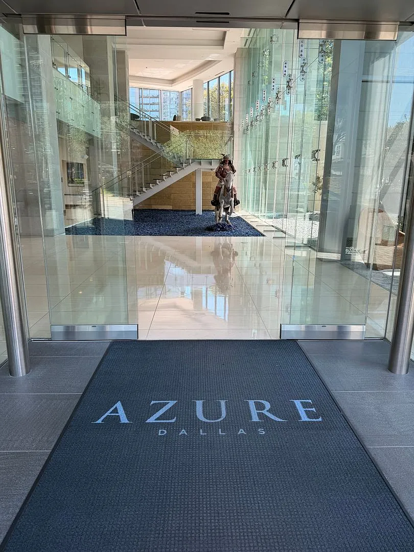 Stunning and furnished 25th-floor residence at Azure Condominiums — Photo 2