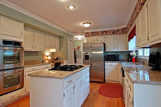 GOURMET KITCHEN NEW GANITE AND STAINLESS