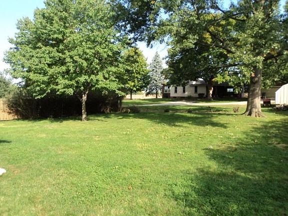 3rd image of 207 Hillcrest Dr