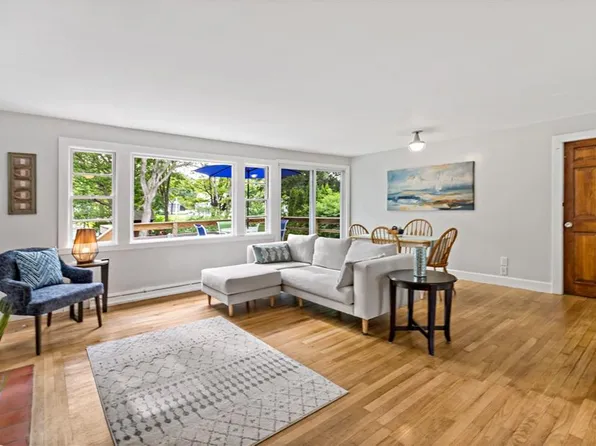 76 S River Dr, Narragansett, RI 02882